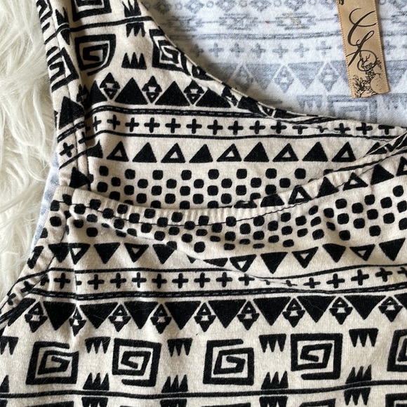 Francesca’s Aztec Crop Tank - S - Picture 3 of 5